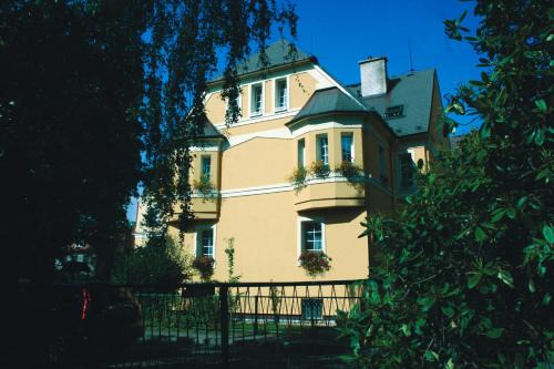 Marianske Lazne Apartment | Cozy Apartment Barbara: Pet-Friendly with 9.3/10 Rating