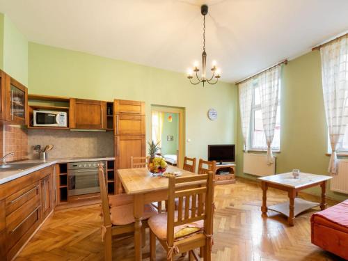 Desna Apartment | Guest Favorite Apartment Base Camp 2 with Hot Tub