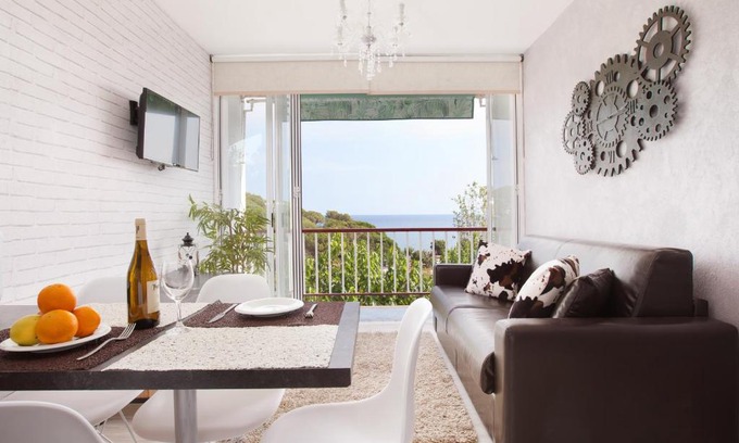 Sant Pol De Mar Apartment | Beachfront Apartment Sant Pol with Ocean View & Pet Friendly