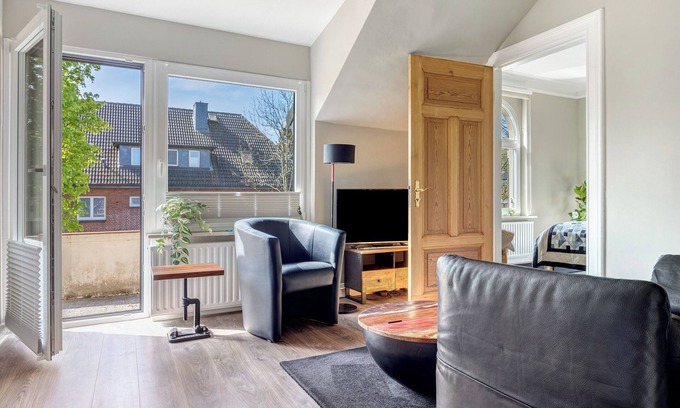 Iserbrook Apartment | Cozy Apartment 'bei der alten Keksfabrik' with Ocean View