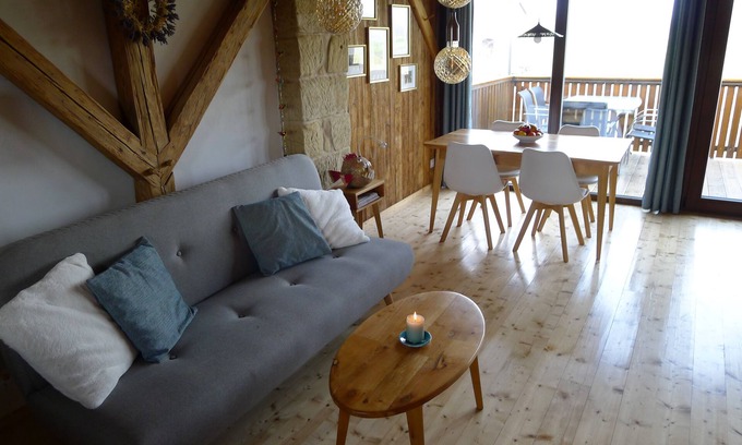 Vsen Apartment | Inviting Apartment Bellevue: Family-Friendly with Pool & Breakfast