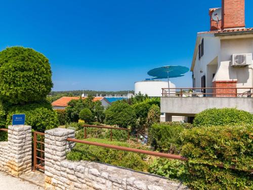 Pjescana Uvala Apartment | Pet-Friendly Apartment Bellevue with Oceanfront Views