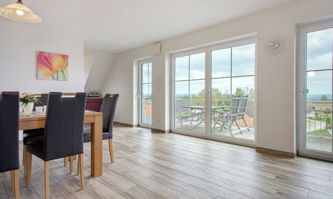 Waggershausen Apartment | Apartment 'Bergblick' with Shared Terrace, Shared Garden and Wi-Fi