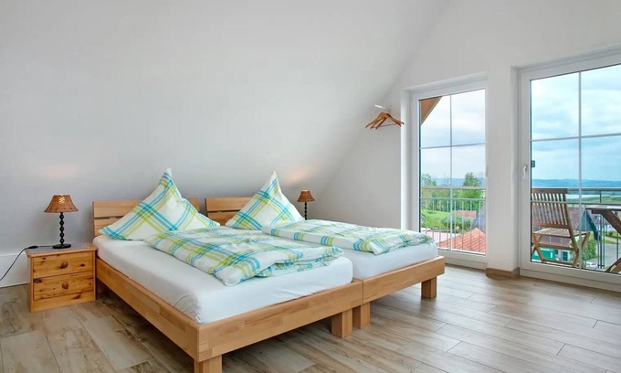 Waggershausen Apartment | Apartment 'Bergsuite' with Mountain View, Shared Terrace and Wi-Fi