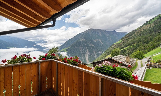 Naturno Apartment | Cozy Apartment "Bergsteiger - Patleidhof" with Mountain Views