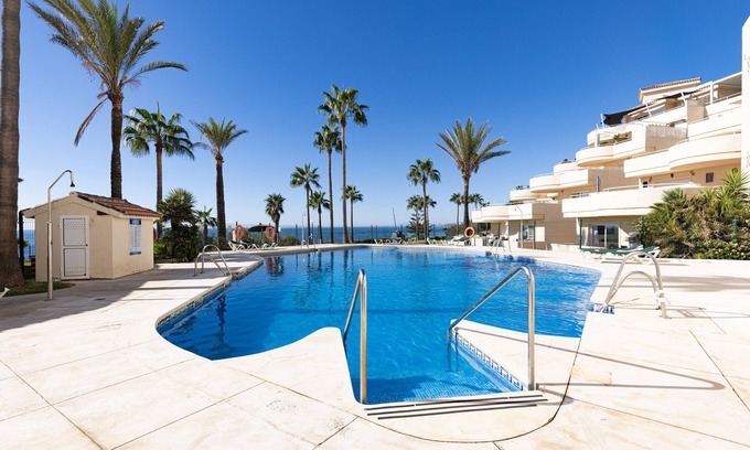 Buenas Noches Apartment | Beautiful Bermuda Beach 1: Ocean View & Shared Pool