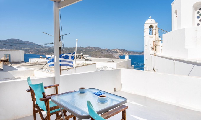 Milos Apartment | Oceanfront Apartment 'Betty' with Wi-Fi & Air Conditioning