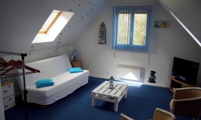 Plougoumelen Apartment | Oceanfront Retreat: Apartment Between Land and Sea