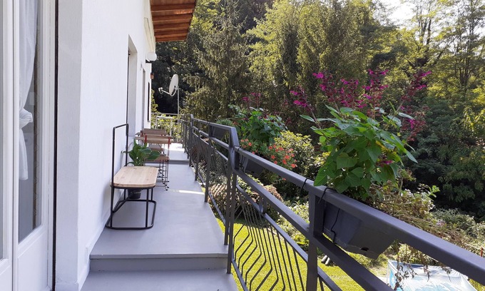 Como House | Serene Apartment Near Forest and City with Family Amenities