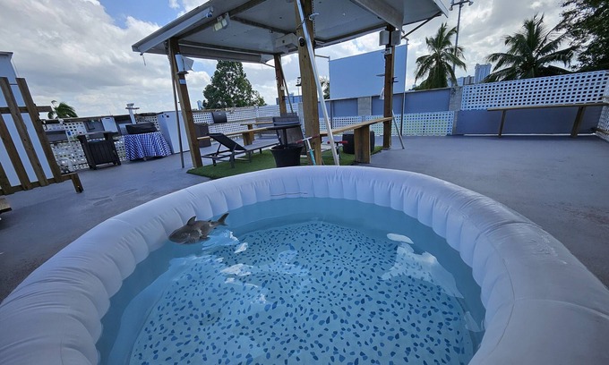 Puerto Nuevo Apartment | Modern Apartment Black & White with Jacuzzi on Terrace