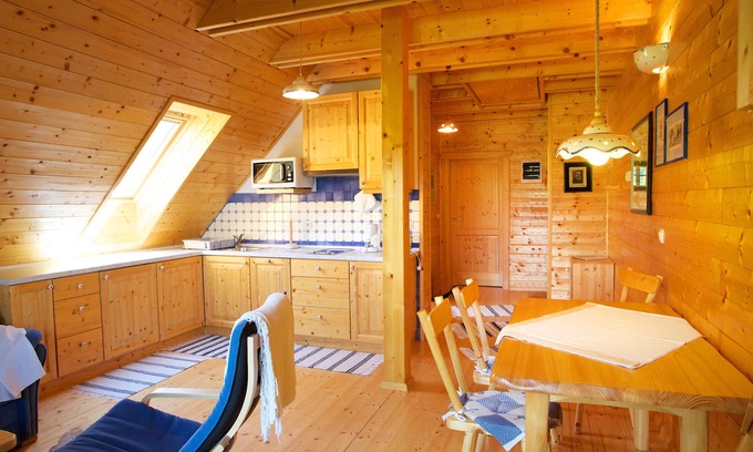Lasko House | Cozy Apartment Blau on the Farm with Pool and Breakfast