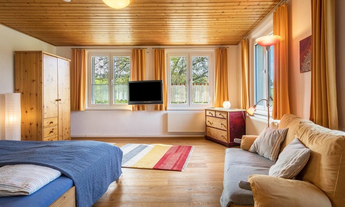 Tettnang Apartment | Cozy Apartment 'Bleichnau 3' with Ocean Views & Wi-Fi