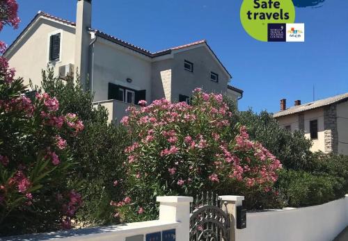 Ilovik Apartment | Oceanfront Apartment Blue - Perfect Beachside Getaway