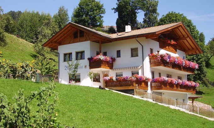 Meltina Apartment | Relaxing Apartment "Boznermüllerhof-Geranie" with Nature Views