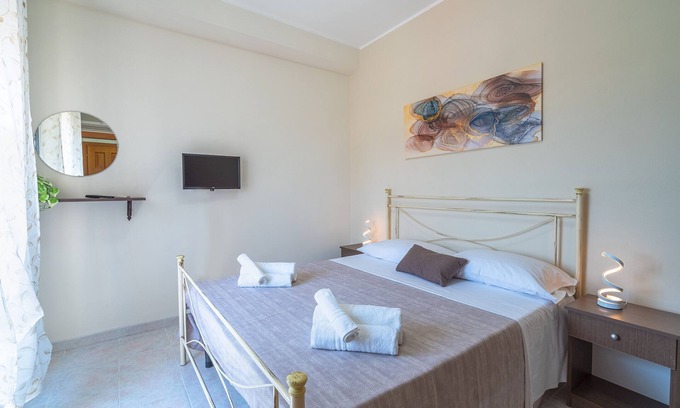 Marzamemi Apartment | Apartment 'Brezza Marina Marzamemi' with Balcony, Wi-Fi and Air Conditioning