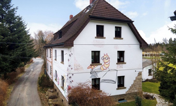 Kirchenlamitz Apartment | Cozy Apartment "Buchhaus Vier" with Terrace & Wi-Fi