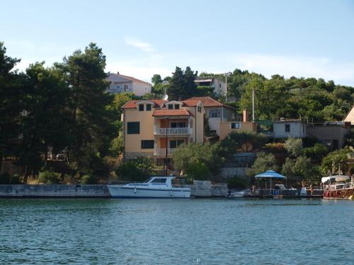 Ploce Apartment | Cozy Apartment Buki with Ocean View and Hot Tub Access