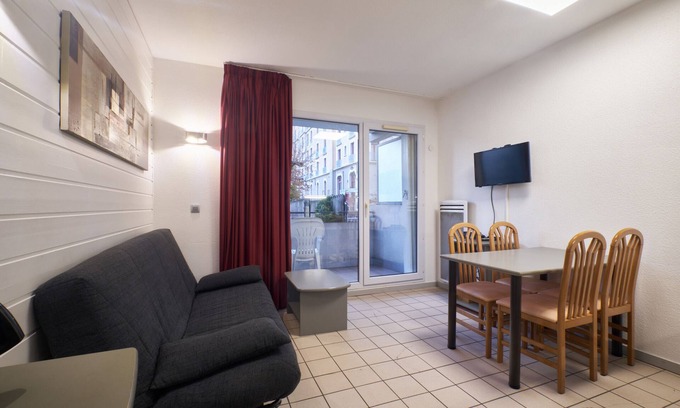 Allevard Apartment | Cozy Apartment 'Bulle Enchantée' with Pool & Balcony