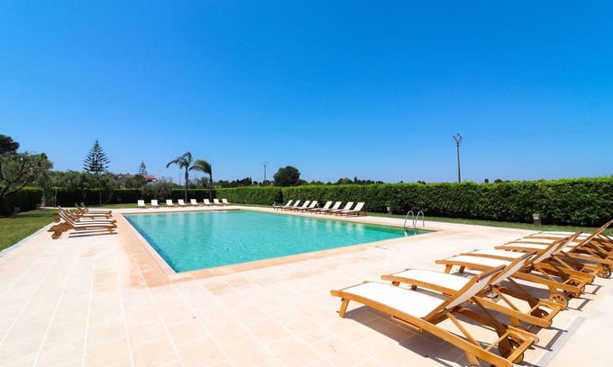 Otranto Apartment | Beachside Apartment Bungalow Regina with Pool & A/C