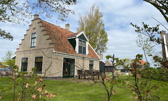 Hippolytushoef Villa | Charming Villa with Bath Near Wadden Sea - Pet Friendly Stay
