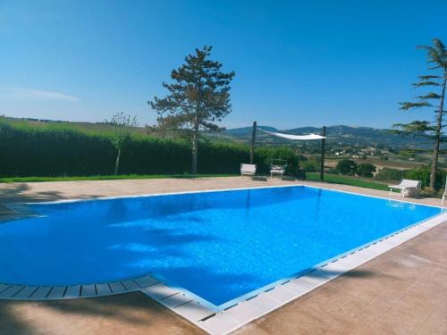Cingoli Villa | Apartment by Lake with Garden Views