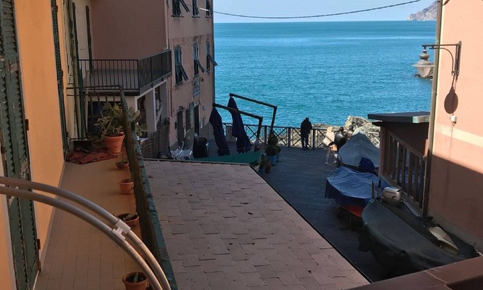 Manarola House | Oceanfront Apartment "CASA LA MARINA" in Manarola