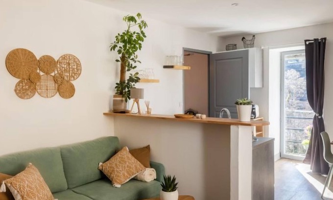 Oloron-Sainte-Marie Apartment | Apartment Chez Marie Pierre in Oloron-Sainte-Marie - 2 persons, 1 bedrooms
