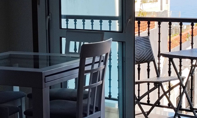 Dean Pequeno Apartment | APARTMENT C IN 1ST LINE OF BEACH