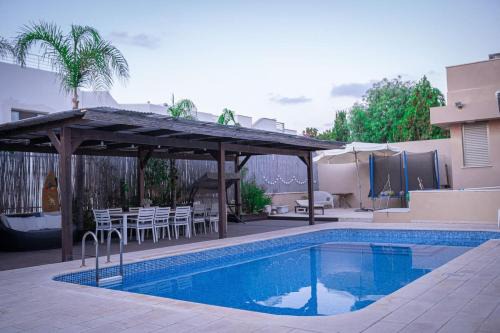Caesarea Apartment | Oceanfront Bliss at Apartment Caesarea 38 - Rated 9.5/10