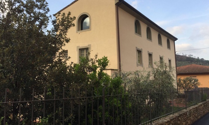 Calci Apartment | Relaxing Apartment 'Calci - Dal Monte Al Mare' with Garden