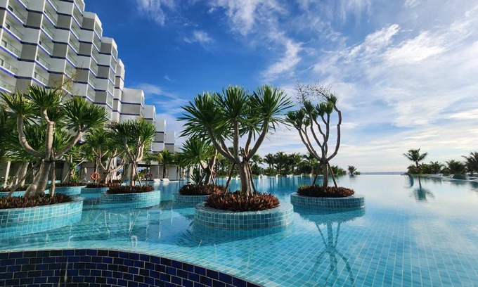 Cam Ranh Apartment | Oceanfront Apartment Cam Ranh with Pool & Private Beach
