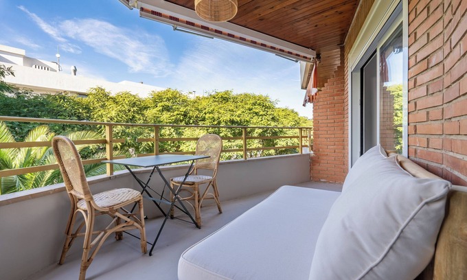 Vilafortuny Apartment | Apartment 'Cambrils Front De Mer' with Shared Pool, Terrace and Air Conditioning