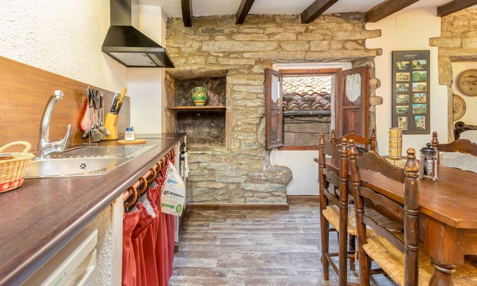 Rupit I Pruit Apartment | Relaxing Apartment 'Can Lo 2' with Mountain View & Wi-Fi