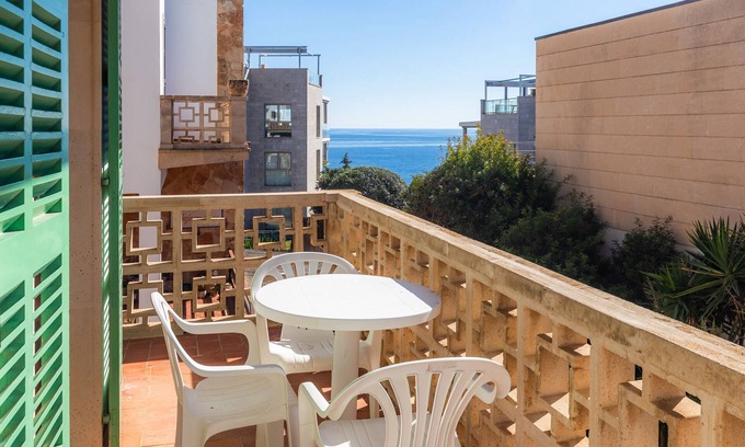 Cala Figuera Apartment | Sea View Apartment 'Can Salas' with Wi-Fi and Pool Access