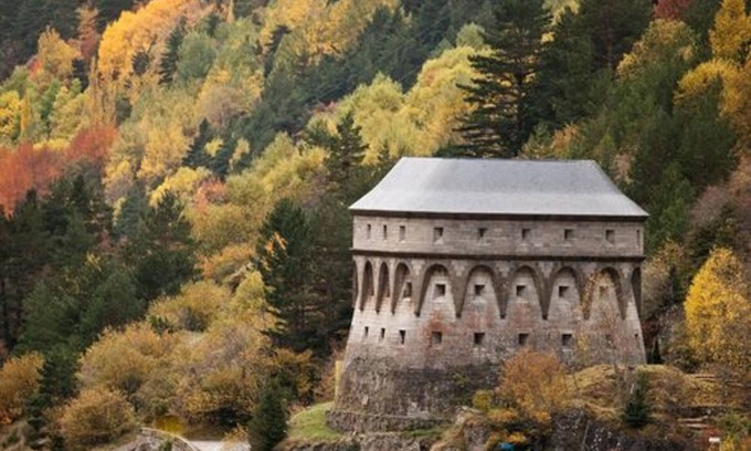 Canfranc Apartment | Cozy Apartment Canfranc: Ideal for Families with Spa Access