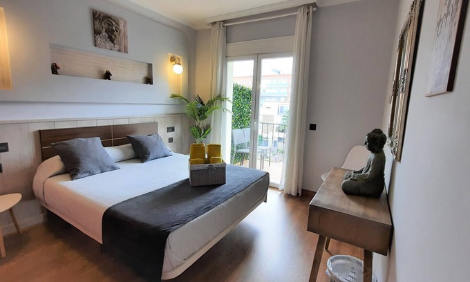 Fuengirola Apartment | Guest Rated 10/10: Apartment Capri with Ocean View & Pool
