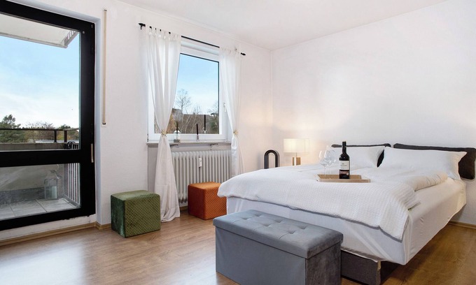 Waggershausen Apartment | Explore Apartment 'Carpe Diem': Oceanfront with Balcony