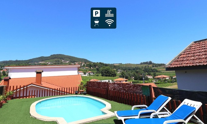 Molares Apartment | Apartment 'Casa Alto Das Fragas' with Mountain View, Wi-Fi and Air Conditioning