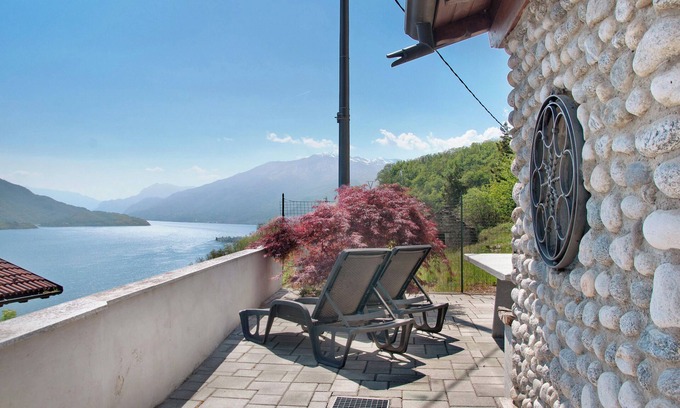 Montemezzo Apartment | Beautiful Apartment Casa Alan: Lake View & Pet Friendly