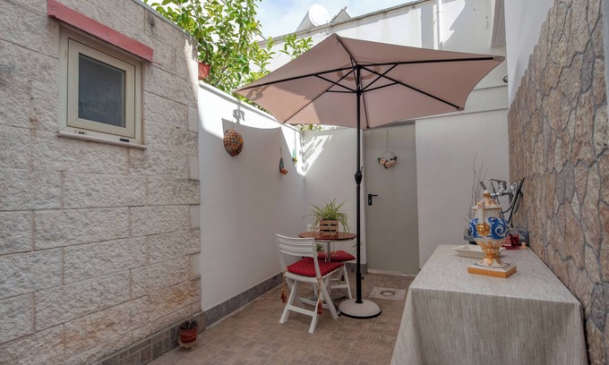 Trepuzzi Apartment | Apartment 'Casa Degli Zii' with Private Garden, Wi-Fi and Air Conditioning