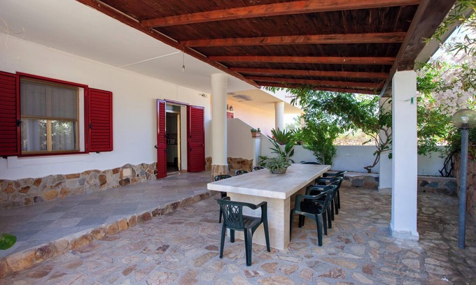 Cala Liberotto Apartment | Comfortable Casa delle Mimose: Beachfront Oasis with A/C