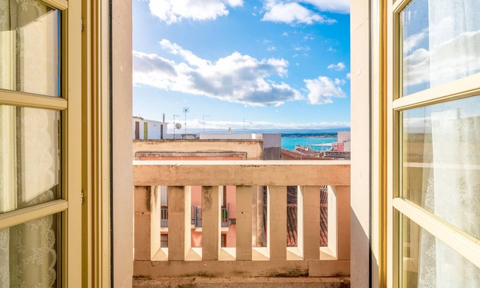 Ortigia Apartment | Stunning "Casa di Alice": Sea View, Balconies & Wi-Fi