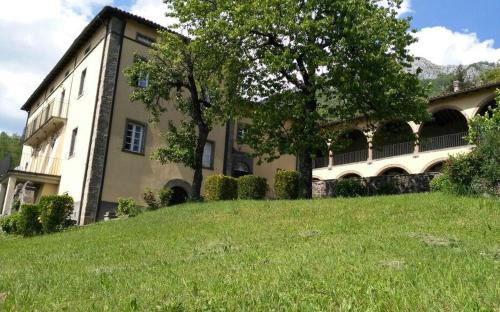 Corfino House | Pet-Friendly Apartment Casa Gianfrati with Pool & Hot Tub