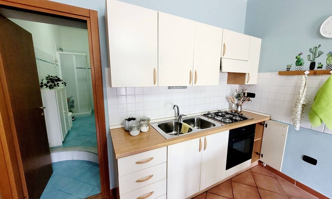 Marini Apartment | Apartment 'Casa Rosa' with Sea View, Wi-Fi and Air Conditioning