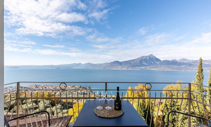 Torri del Benaco Apartment | Beautiful Casa Serena: Lake View, Wi-Fi & Spa Amenities