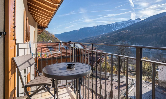 Mezzana Apartment | Scenic Apartment 'Casa Luca Mezzana' with Balcony & Wi-Fi