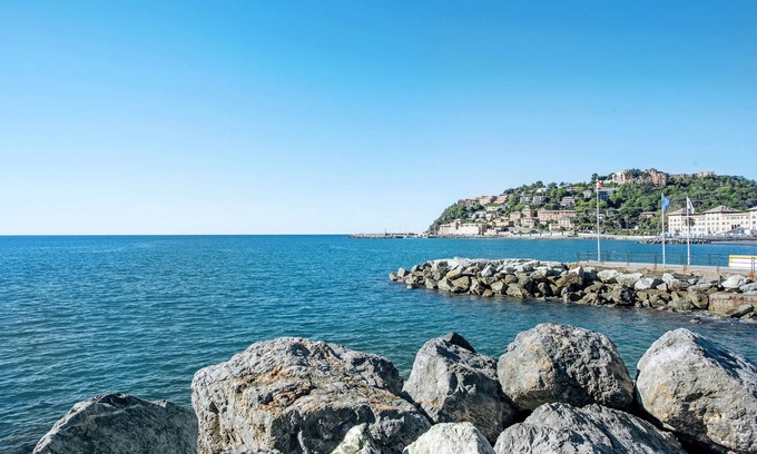 Arenzano Apartment | Cozy Apartment 'Casa Luciano' with Ocean View & Balcony