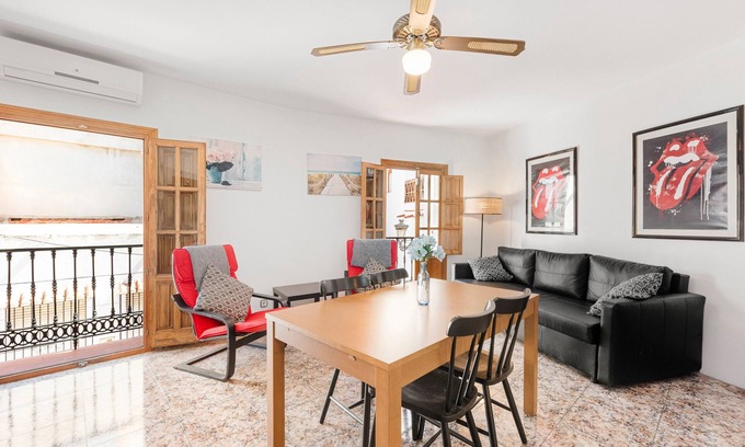 Alcaucin Apartment | Apartment 'Casa Sol y Sierra' with Mountain Views, Wi-Fi and Air Conditioning