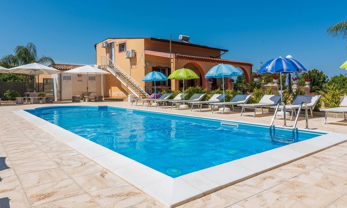 Syracuse Apartment | Relax at Casa Vacanza CeG with Pool, Jacuzzi & Garden