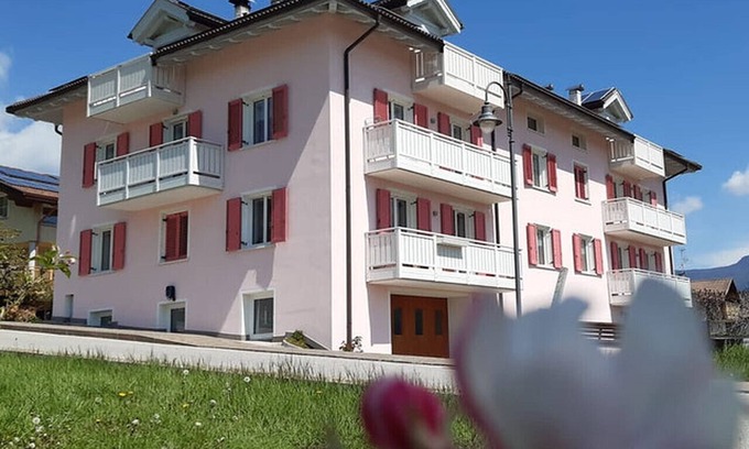 Brez Apartment | Cozy Apartment 'Casa Vacanze Rosa 9' with Mountain Views